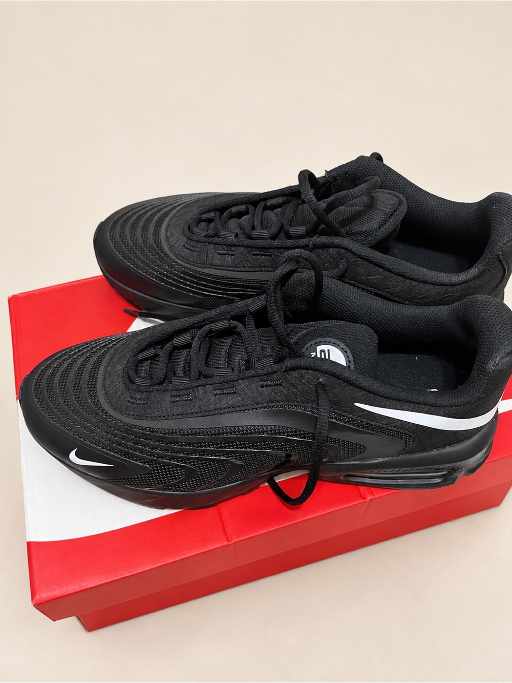 NWT Nike Air Max Fire Men’s Size 11 Black White Sneakers With Original Box